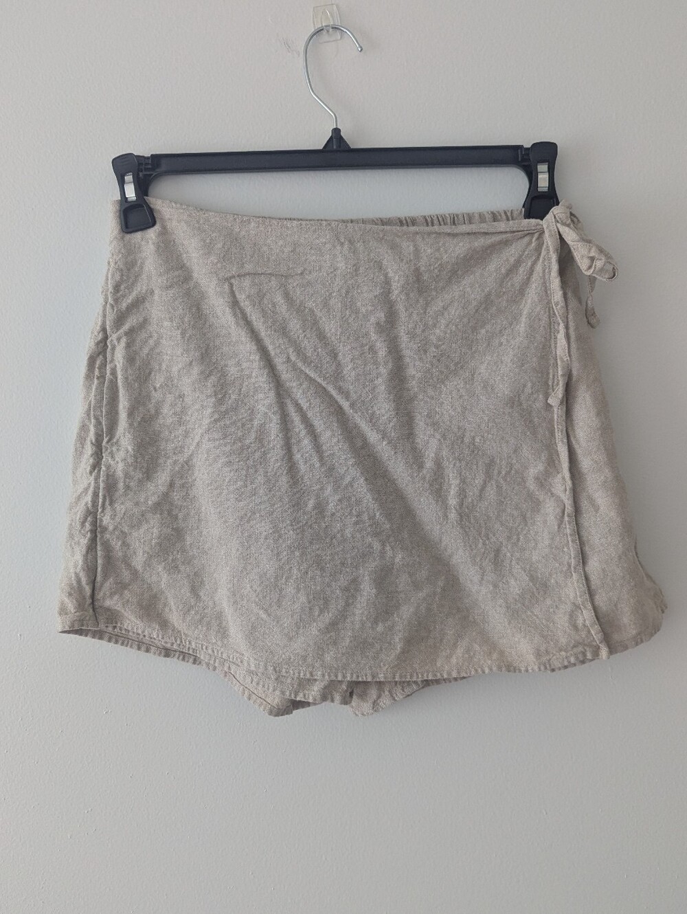 Old Navy Front Wrap Mini Skirt Skort Size Medium Tan Oatmeal Granola Girl Preppy